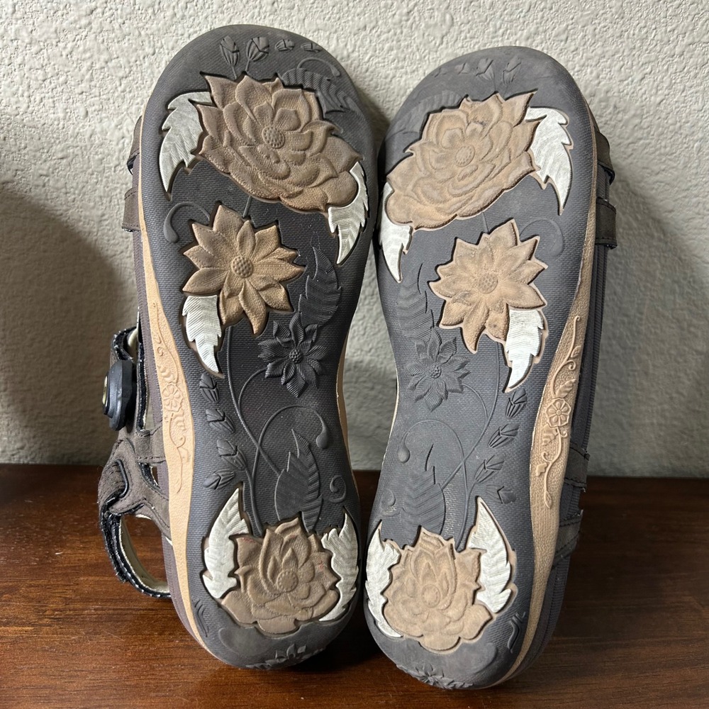 Gold Pigeon Sandals Size 38 US 7.5 Brown Butterfly Comfort Sport G9179W - Picture 7 of 8
